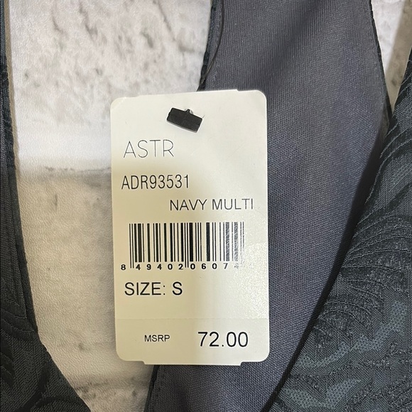 ASTR Black and Gray Floral blouse NWT size small - Picture 3 of 10